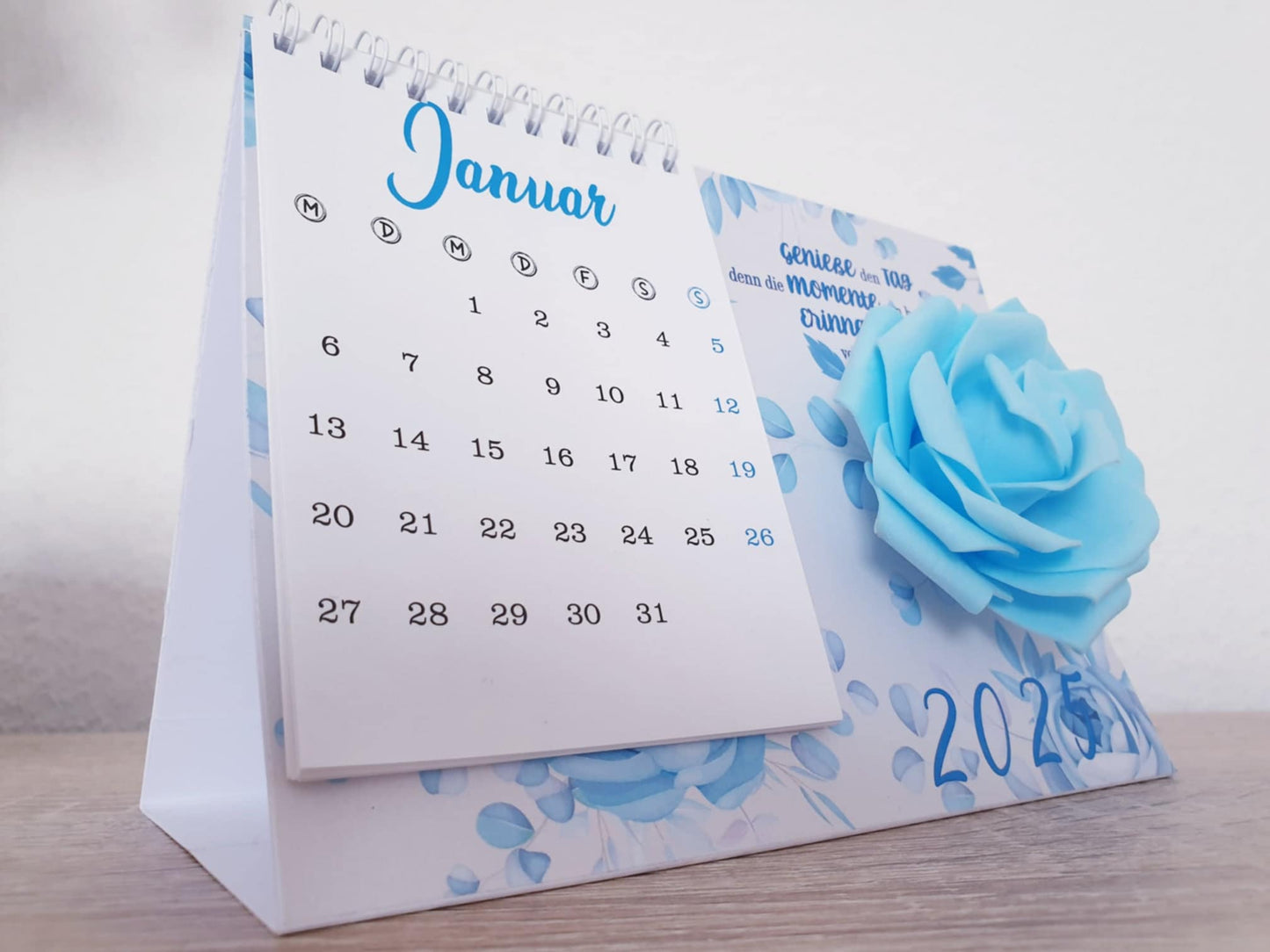 2025Blaue Rose Tischkalender